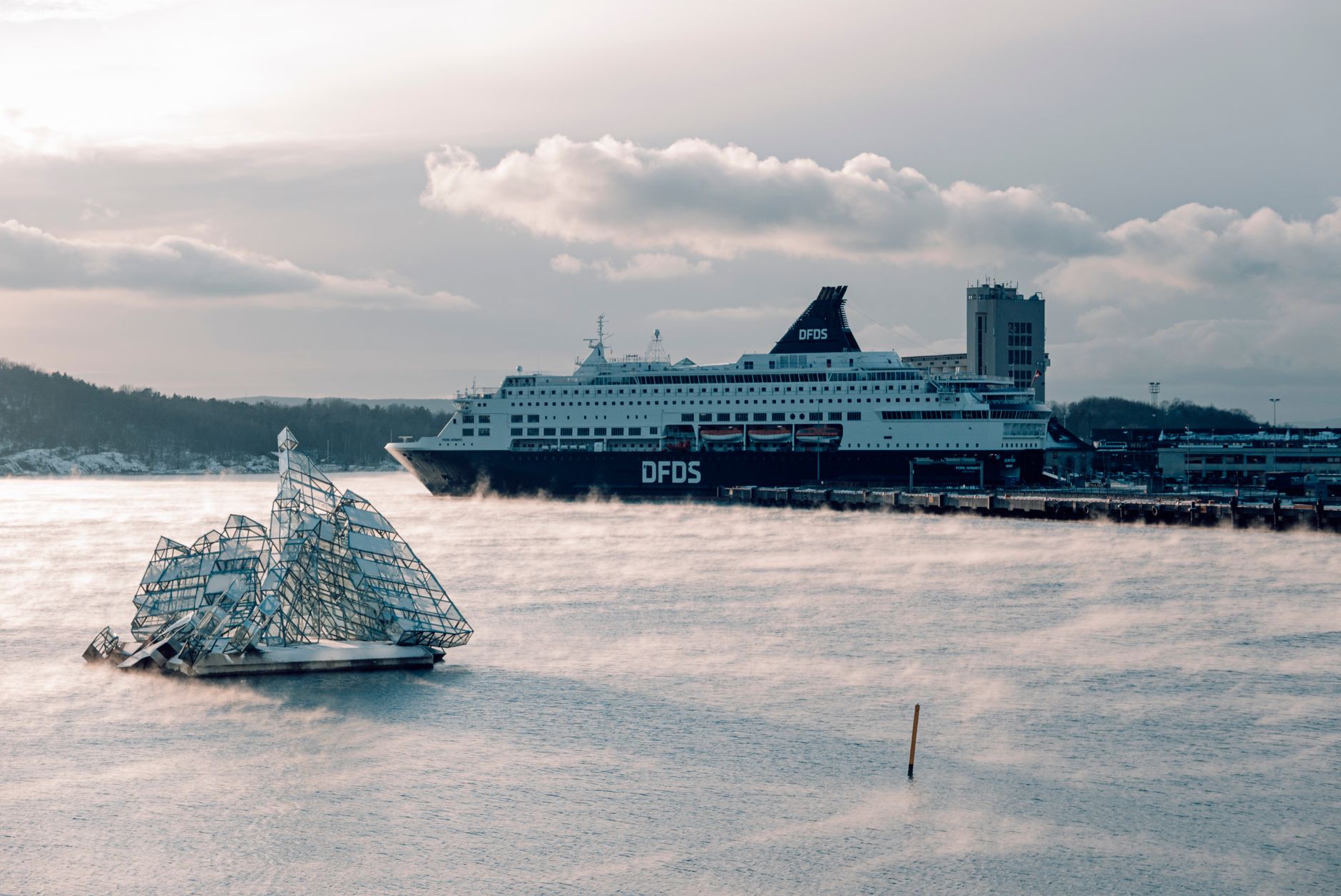 Ferry a navegar pelas ilhas do fiorde de Oslo