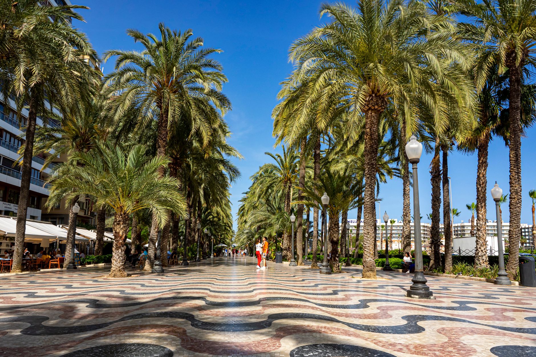 Explanada de España em Alicante com o calçamento em mosaico