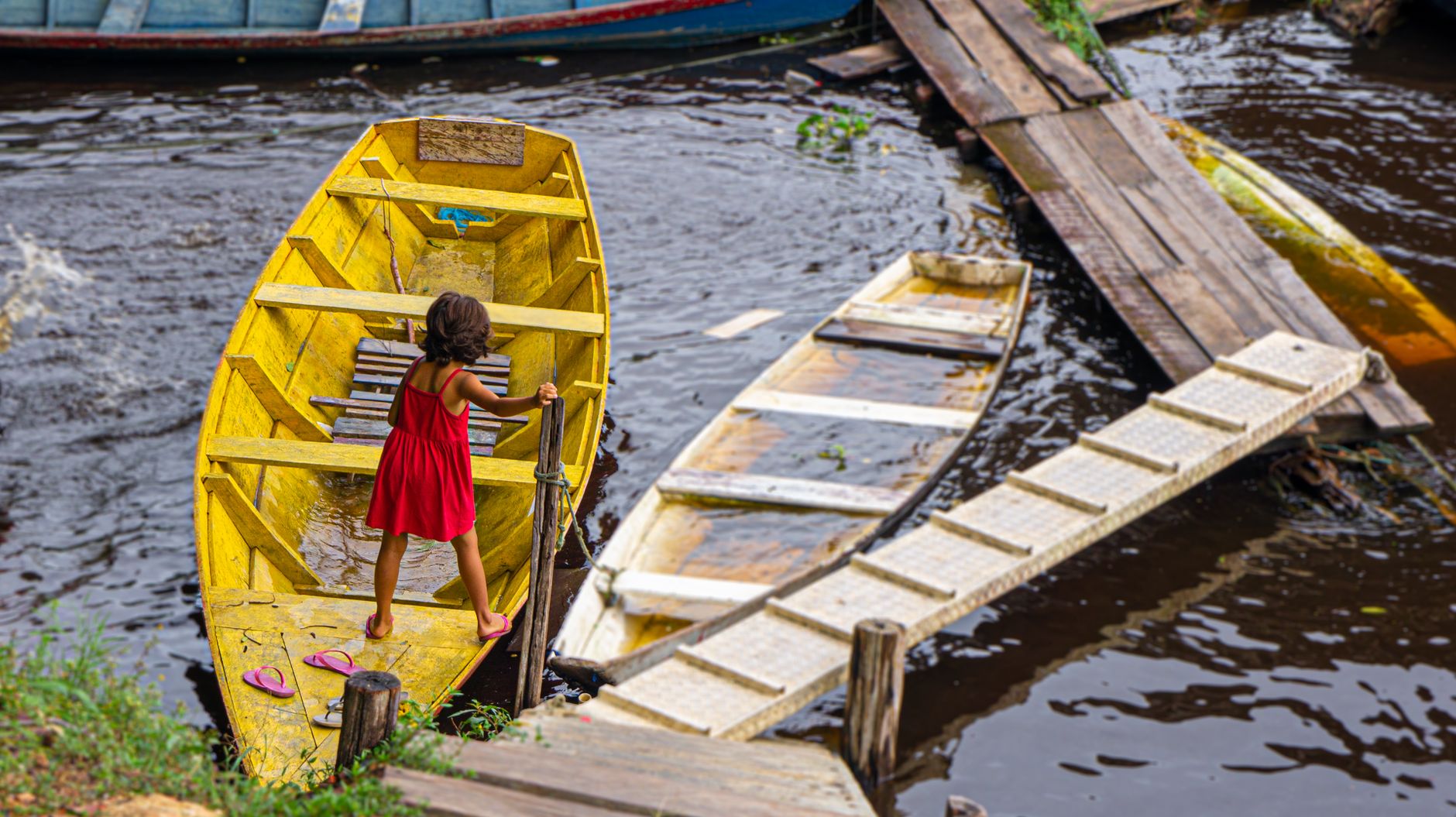 Passeio de barco pelo rio Aripuanã em dia de sol