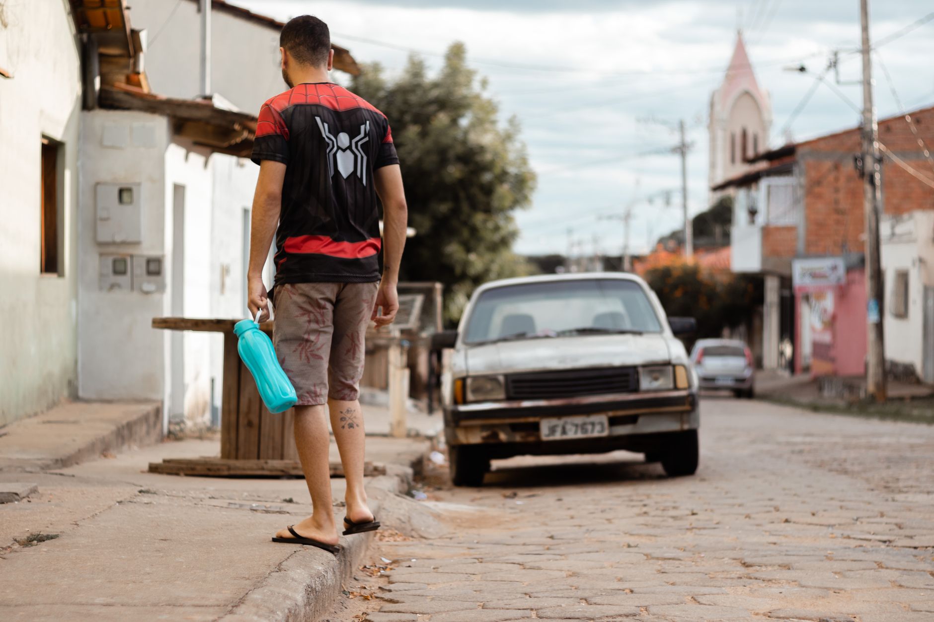 Rua simples numa zona residencial de Machadinho D Oeste