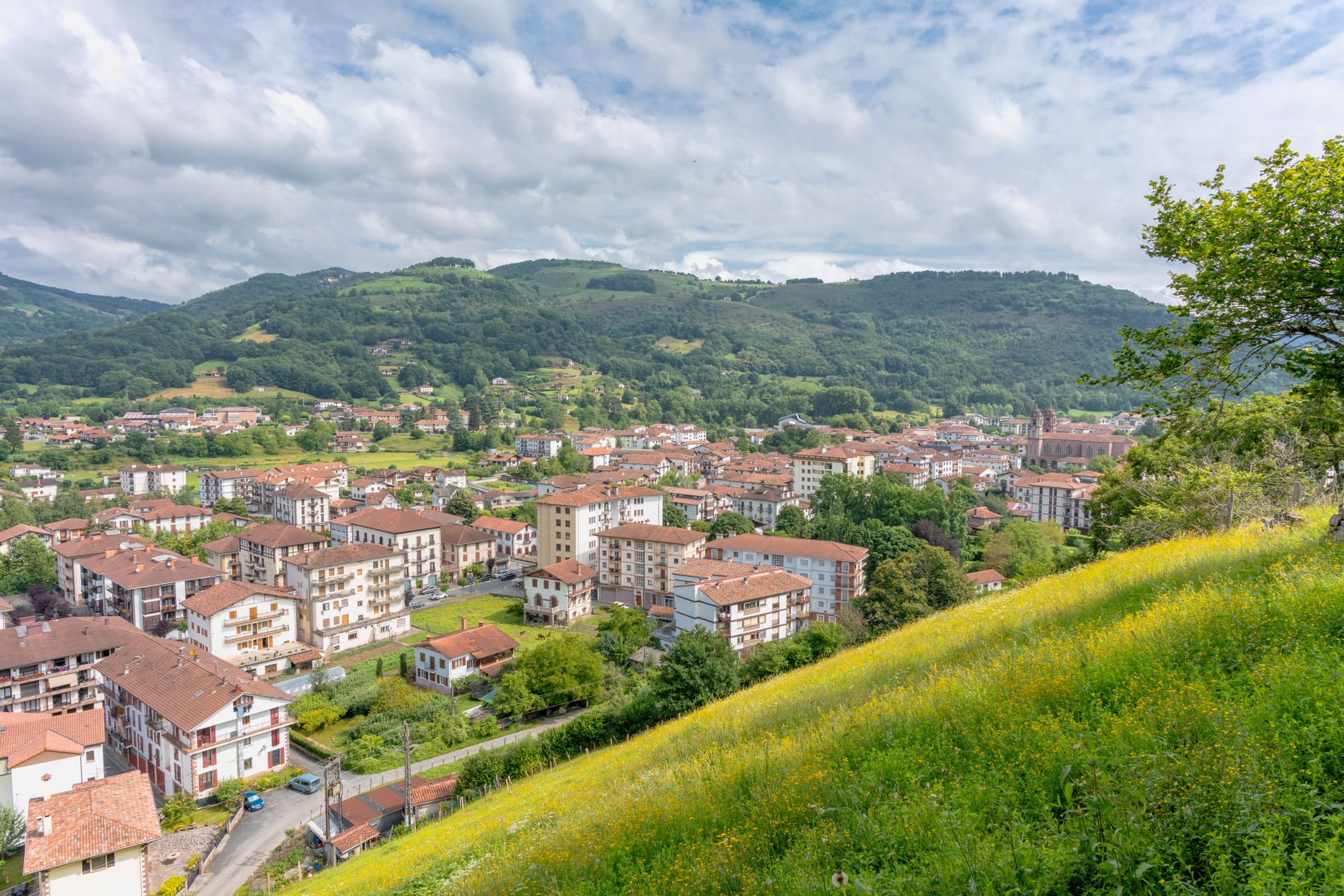 Vista panorâmica da cidade de Bilbao a partir de um miradouro