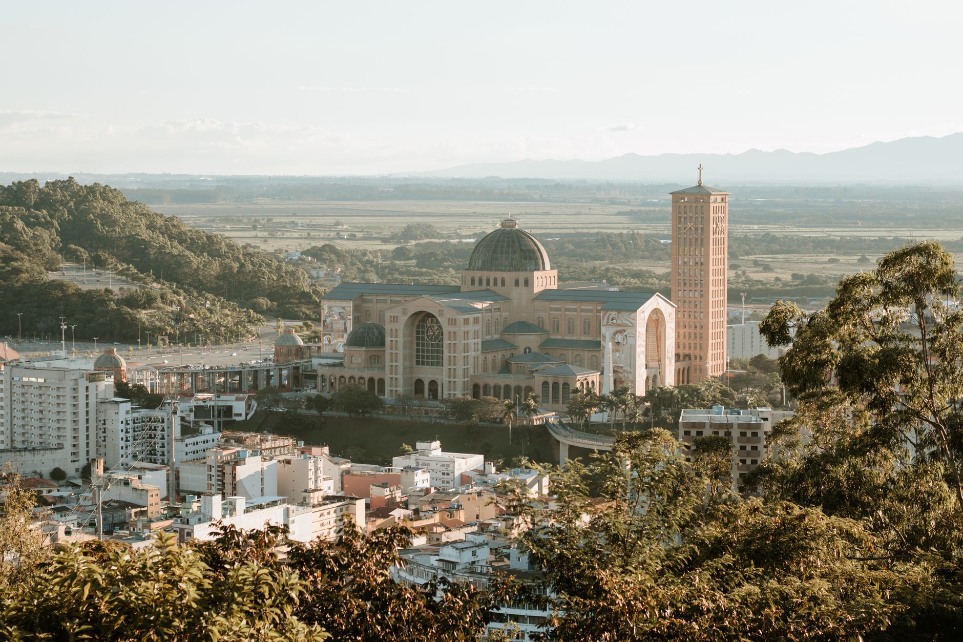 Manhã fresca de inverno numa cidade do interior do Brasil