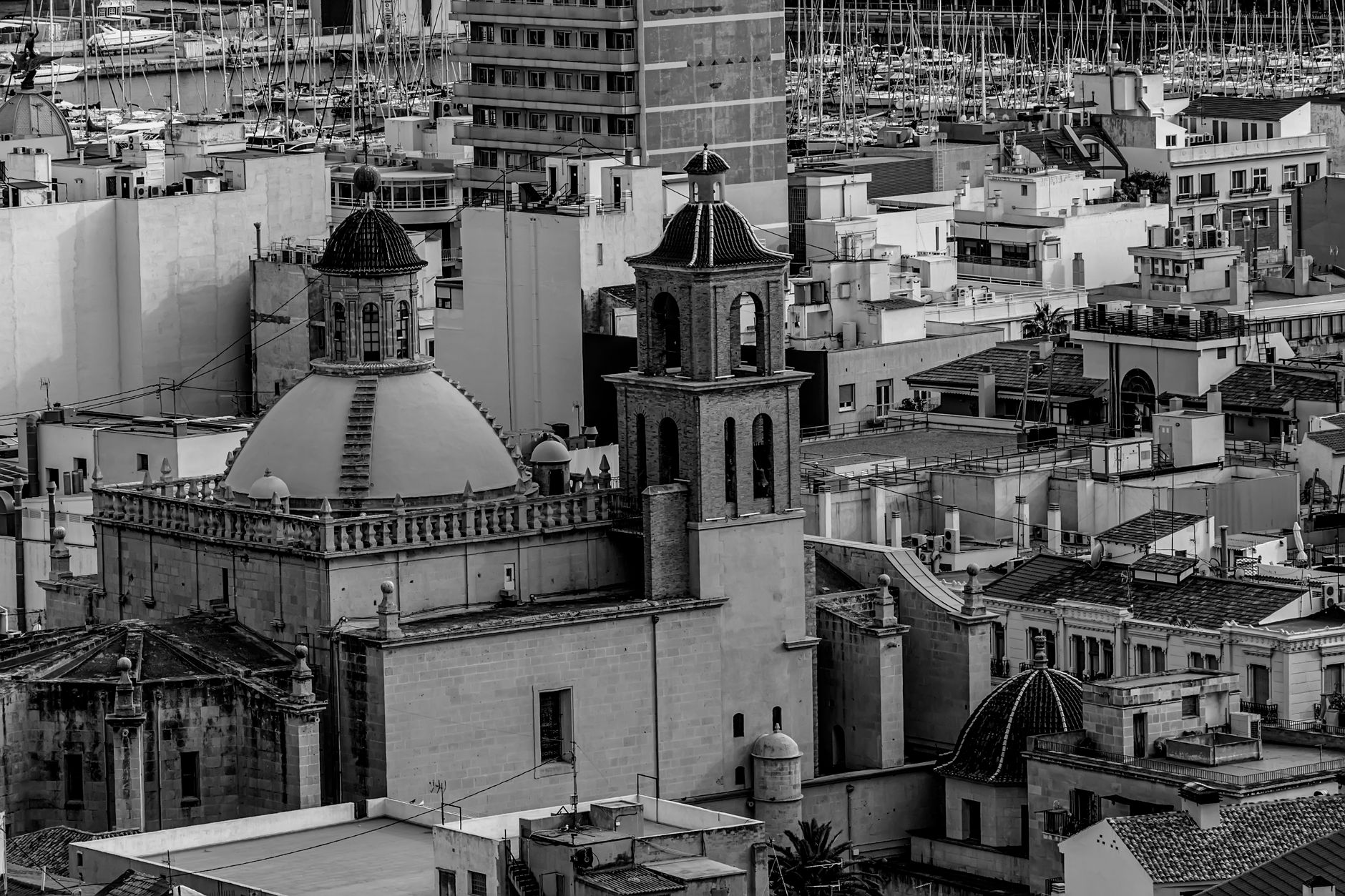 Centro histórico de Alicante numa manhã amena de inverno