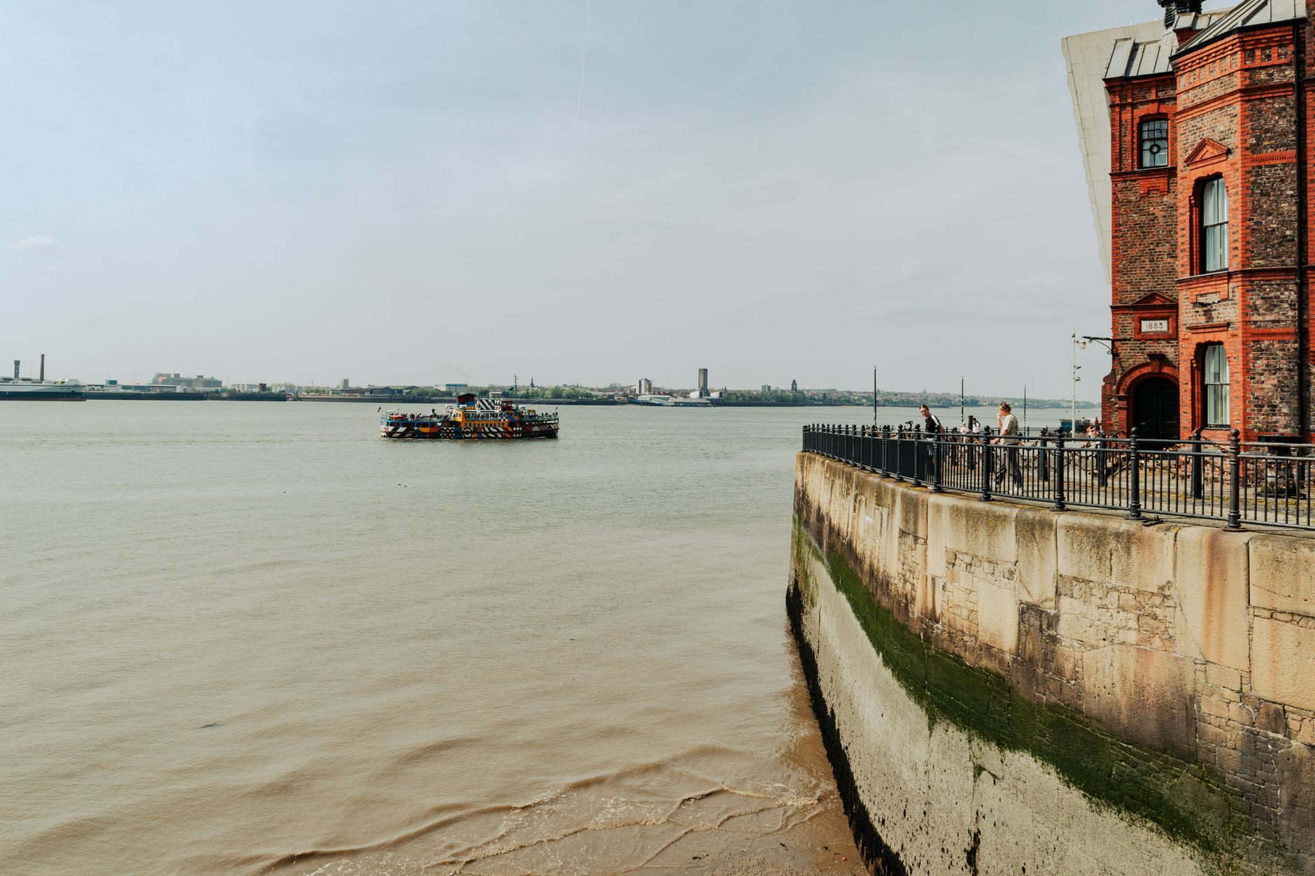 Frente ribeirinha de Liverpool junto ao rio Mersey