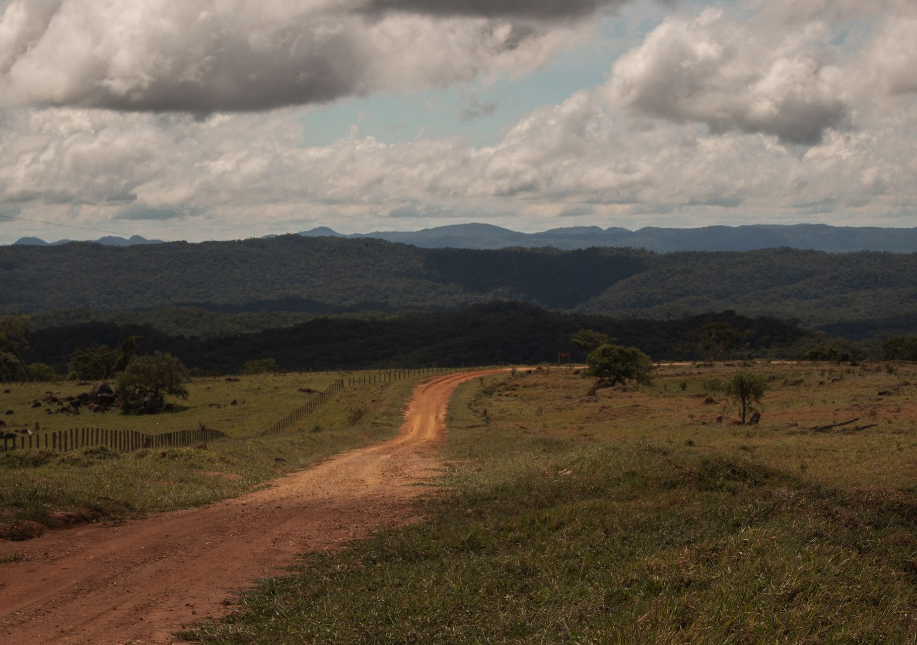 Estrada rural perto de Colíder no Mato Grosso durante a estação seca