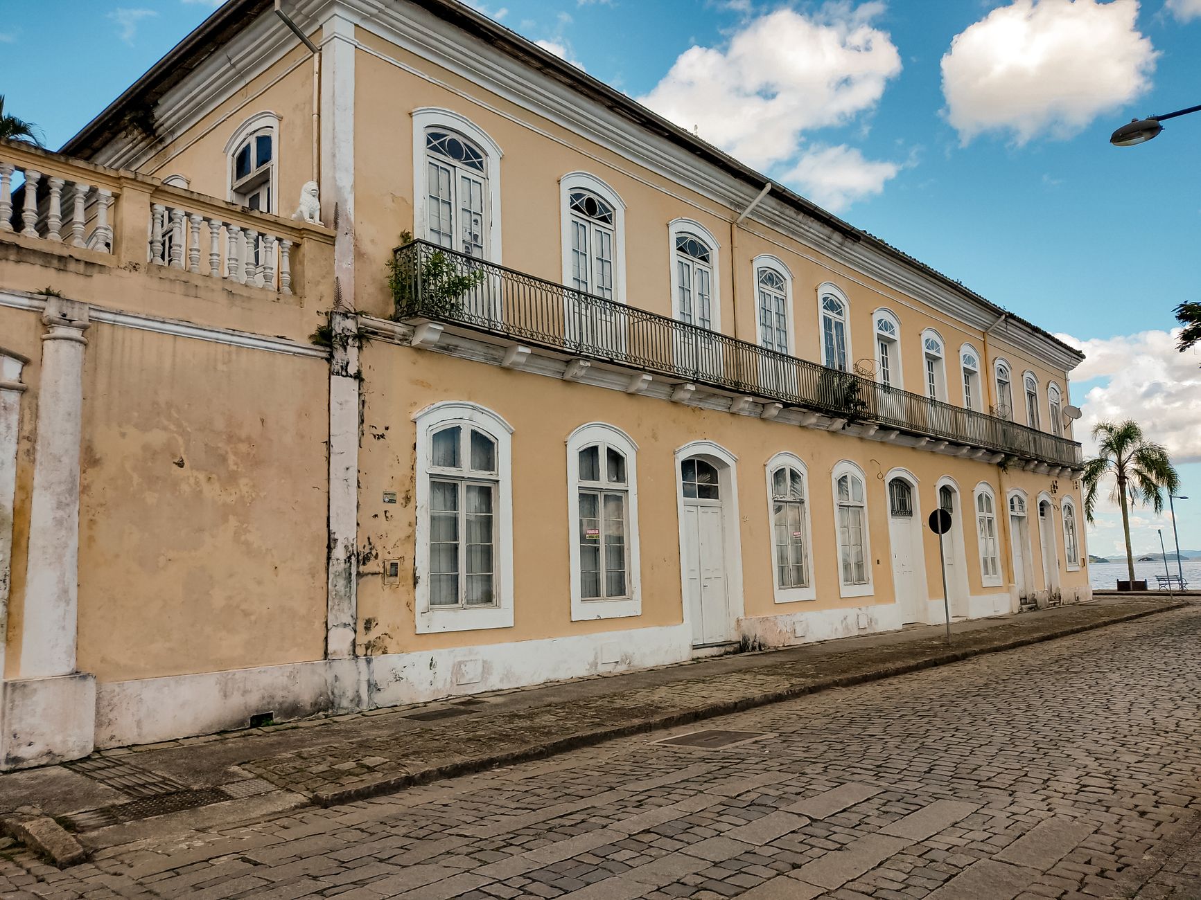 Fachada de hotel moderno em Petrolina, Pernambuco