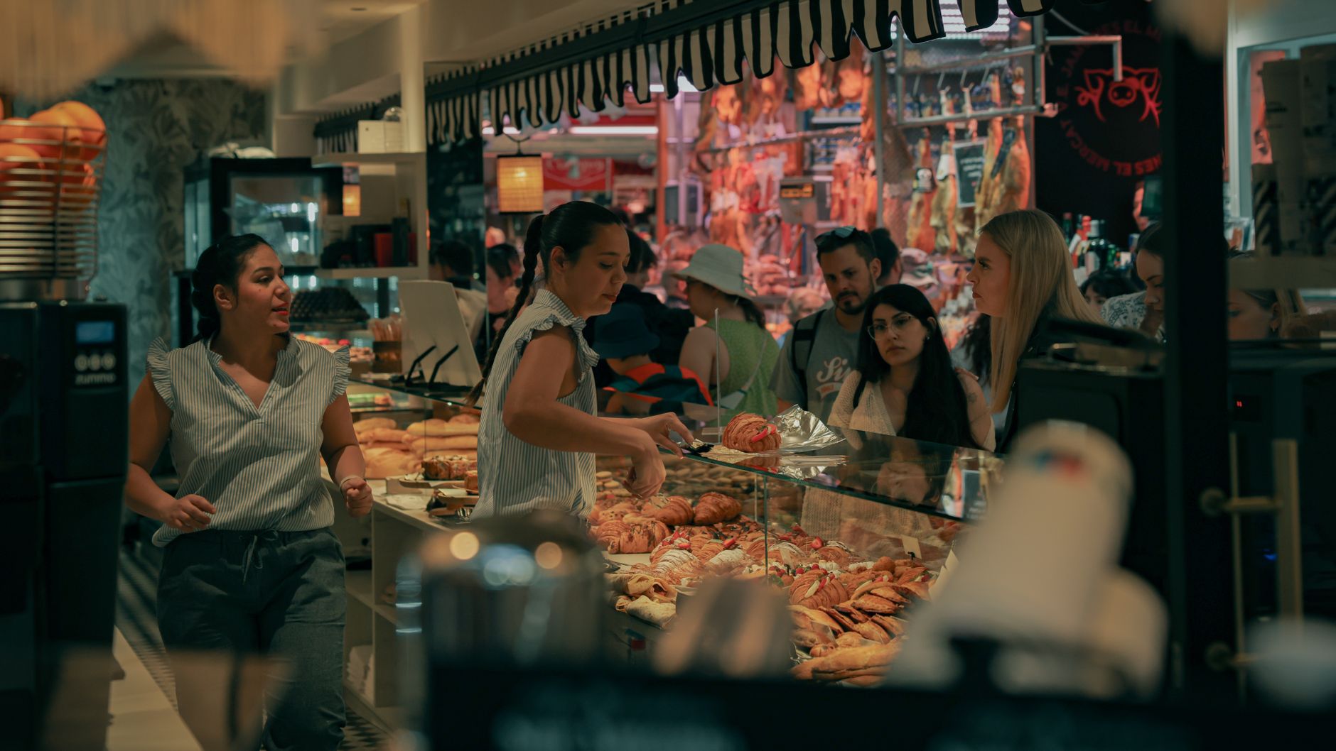Doces tradicionais espanhóis numa pastelaria de Alicante