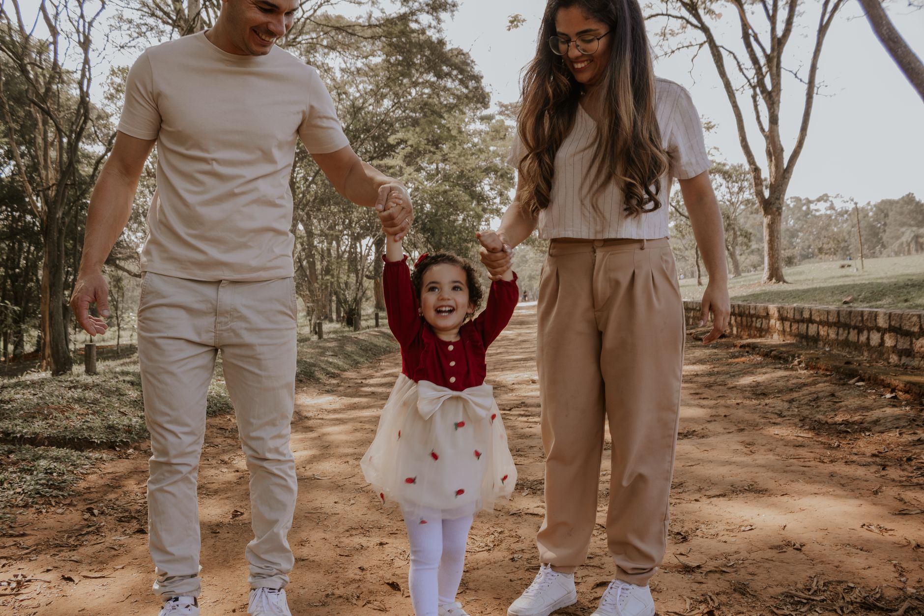 Família a passear num parque urbano em Rio Verde