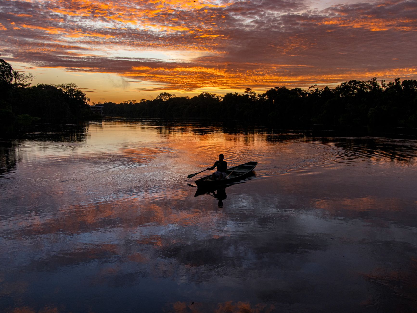 Margem do Rio Branco ao entardecer em Boa Vista