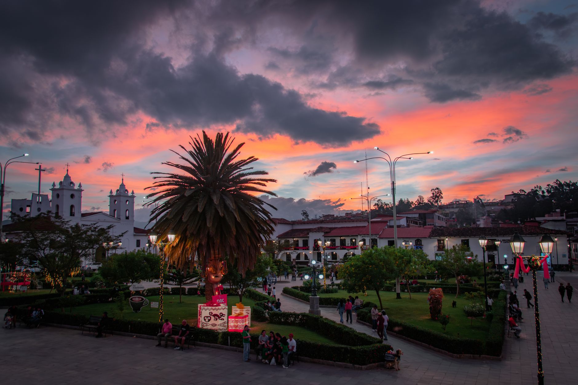 Praça tranquila no centro historico de Cuenca