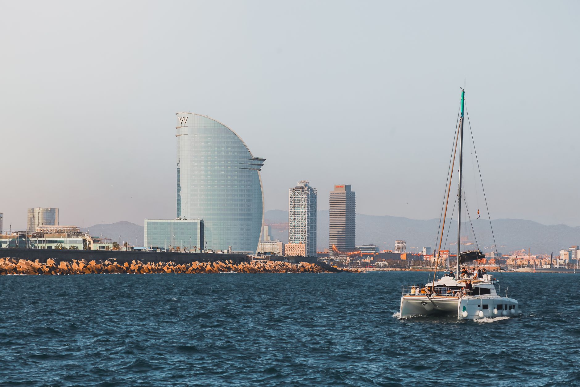 Vista do porto de Barcelona junto a Barceloneta