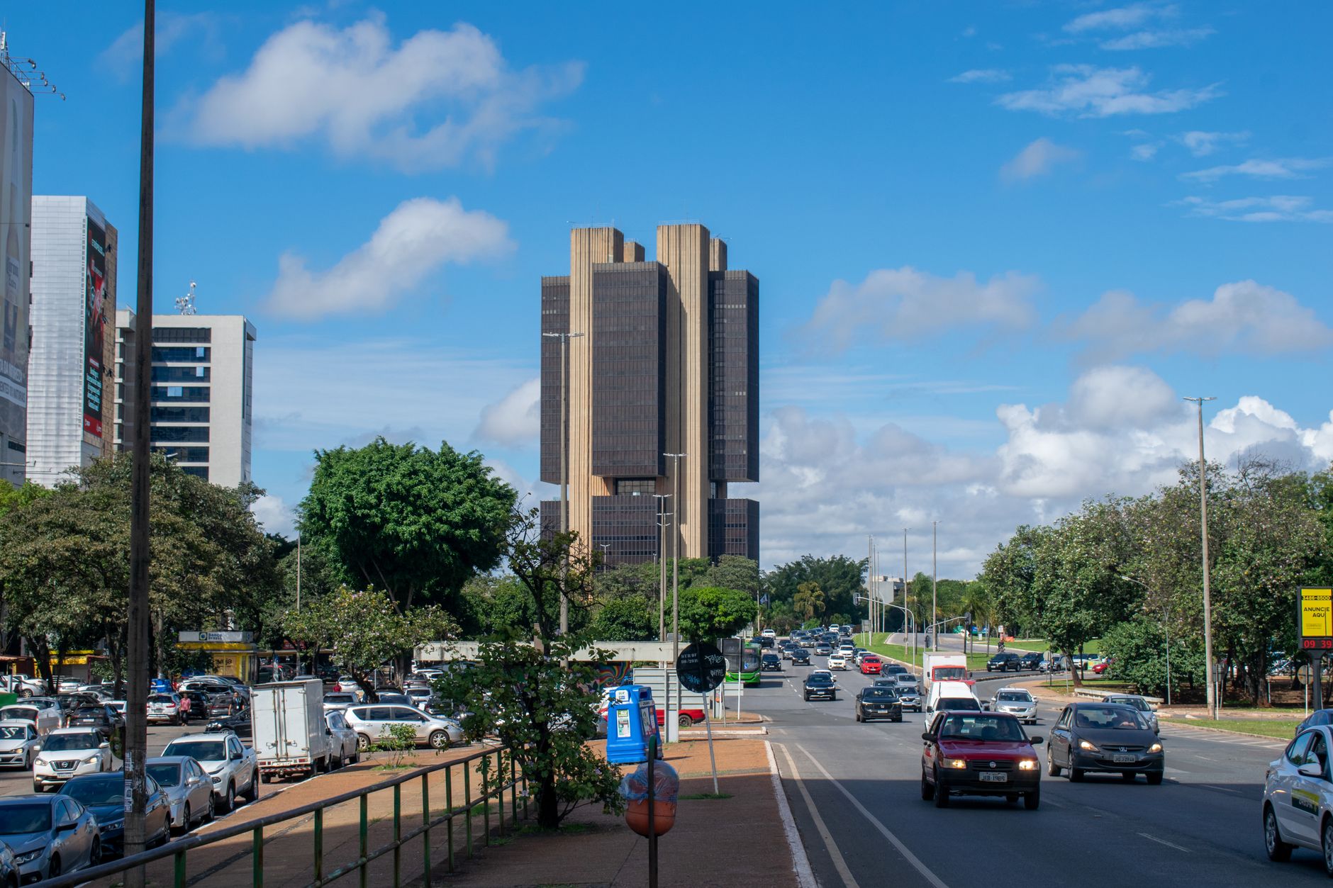 Avenida central de Teresina durante o dia