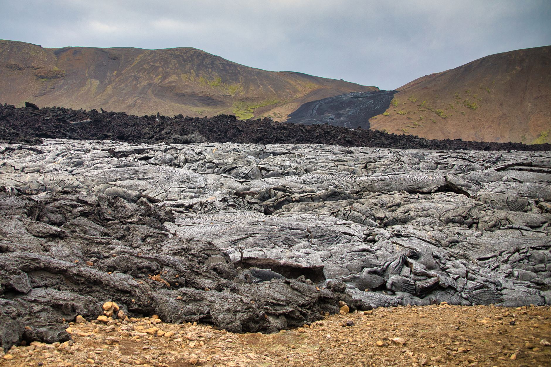Paisagem vulcânica da península de Reykjanes perto de Hafnarfjordur