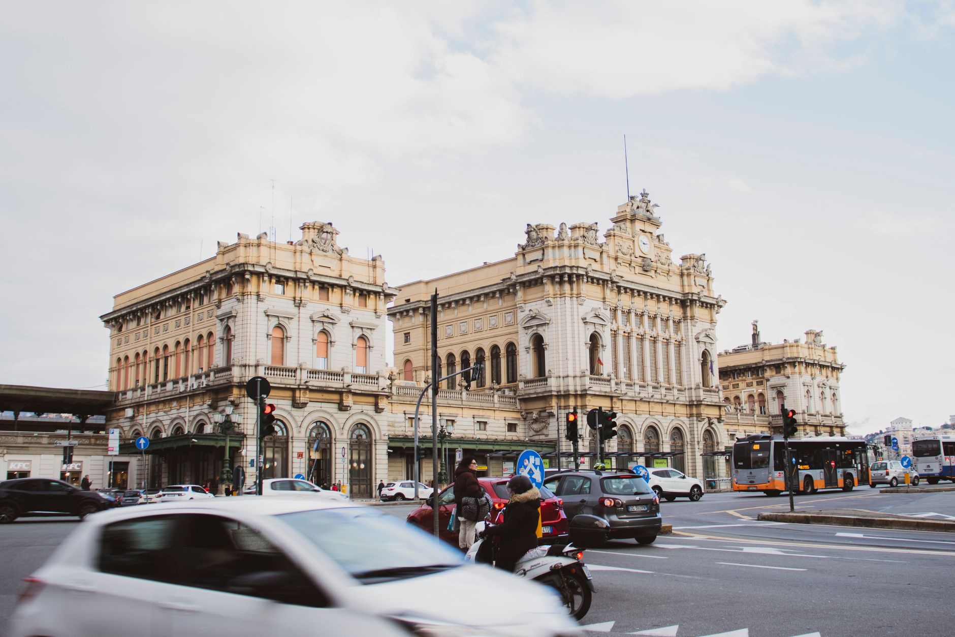 Génova (Fanti d'Italia/Estación de autobuses Principe)