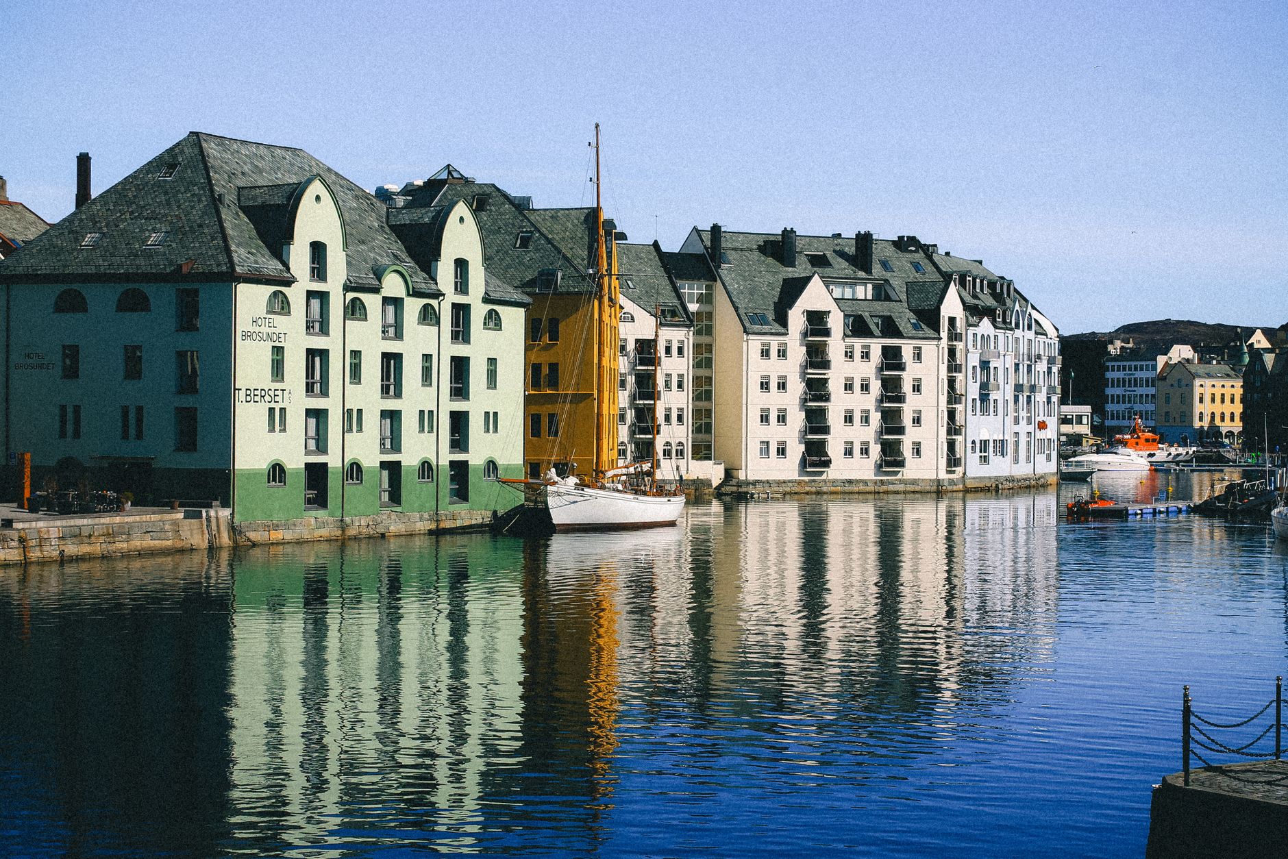 Porsgrunn Centrum Boat Hotel